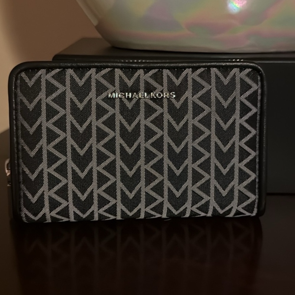Michael Kors Jet Set Small Zip Around Card Case